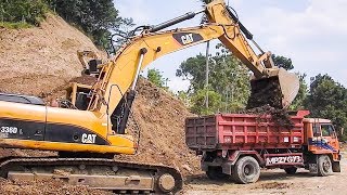 Big Digger Large Excavator And Dump Truck Moving Dirt [upl. by Scibert104]