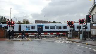 Level Crossing  Barkham Road Wokingham [upl. by Aigneis]